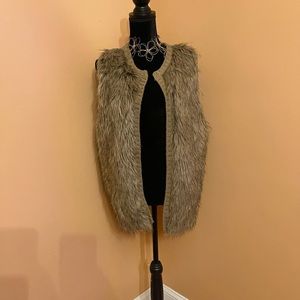 Xhilaration faux fur vest size L